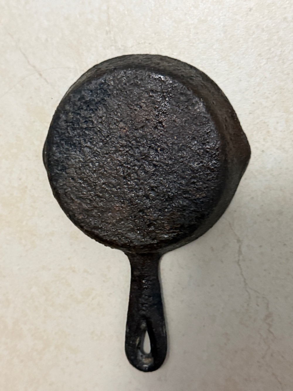 Mini Cast Iron Skillet - Picture 2 of 4